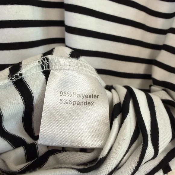 Black & White Striped V-Neck Tee – Size 2XL - Picture 7 of 9